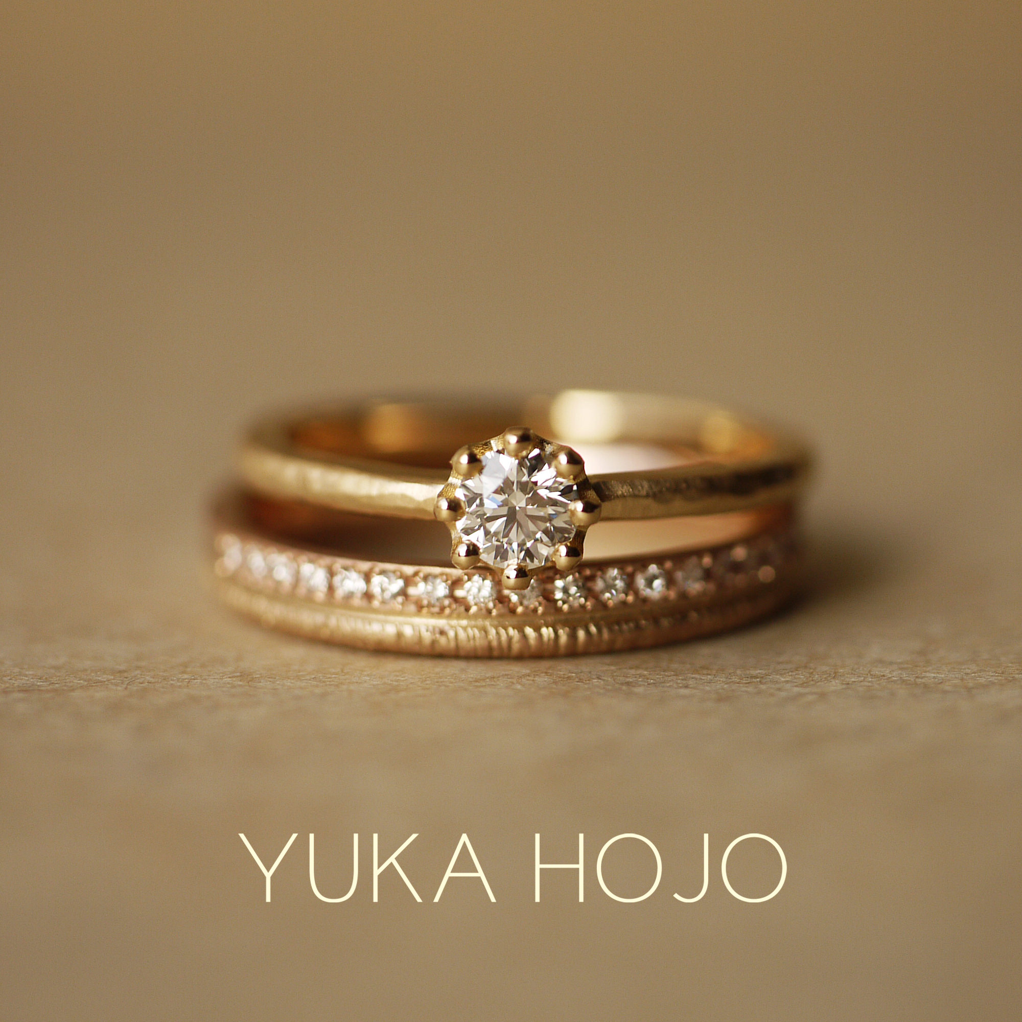 YUKAHOJO ユカホウジョウ の婚約指輪でエンゲージリング Capri カプリ と結婚指輪でマリッジリングの Path パス