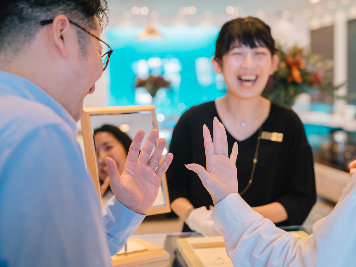 広島県広島広島市福山福山市のVANillAヴァニラの婚約指輪エンゲージリングと結婚指輪マリッジリングをご案内しているコンシェルジュ