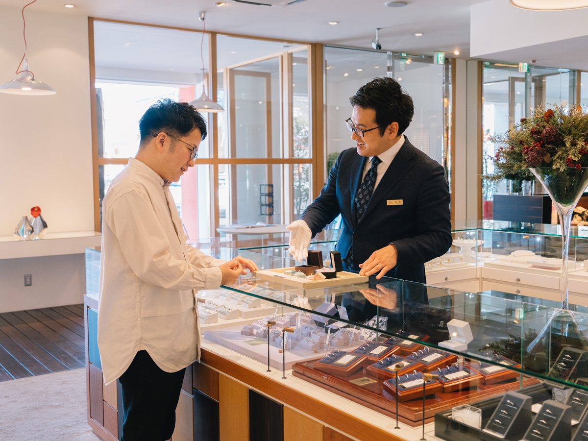 広島県広島市のヴァニラ広島店と広島県福山市のヴァニラ福山本店のサプライズプロポーズ応援