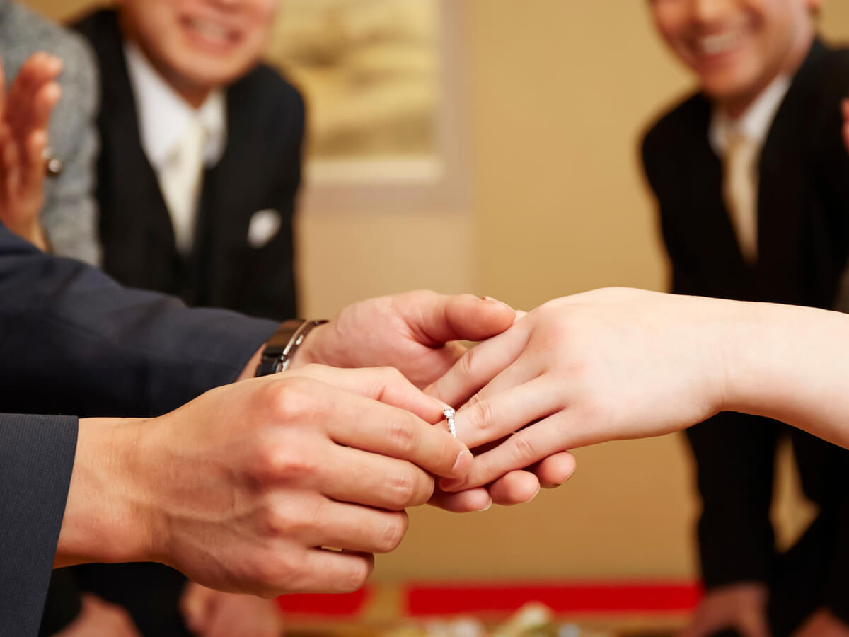 結納や顔合わせでの婚約指輪お披露目