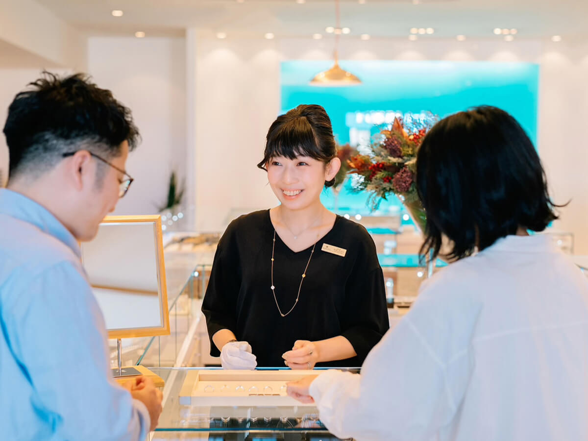 広島県広島広島市福山福山市のVANillAヴァニラの婚約指輪エンゲージリングと結婚指輪マリッジリングをご案内しているコンシェルジュ