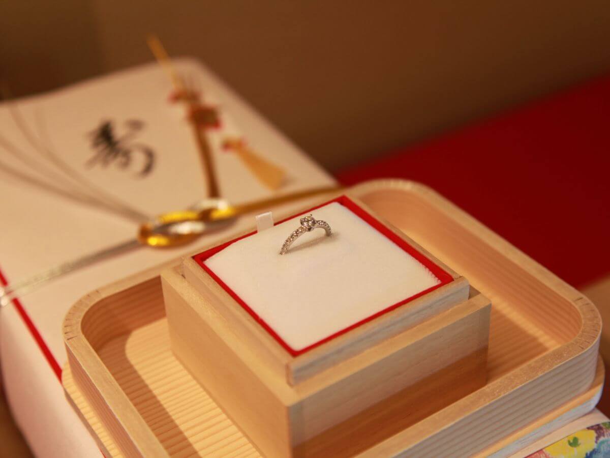 婚約指輪