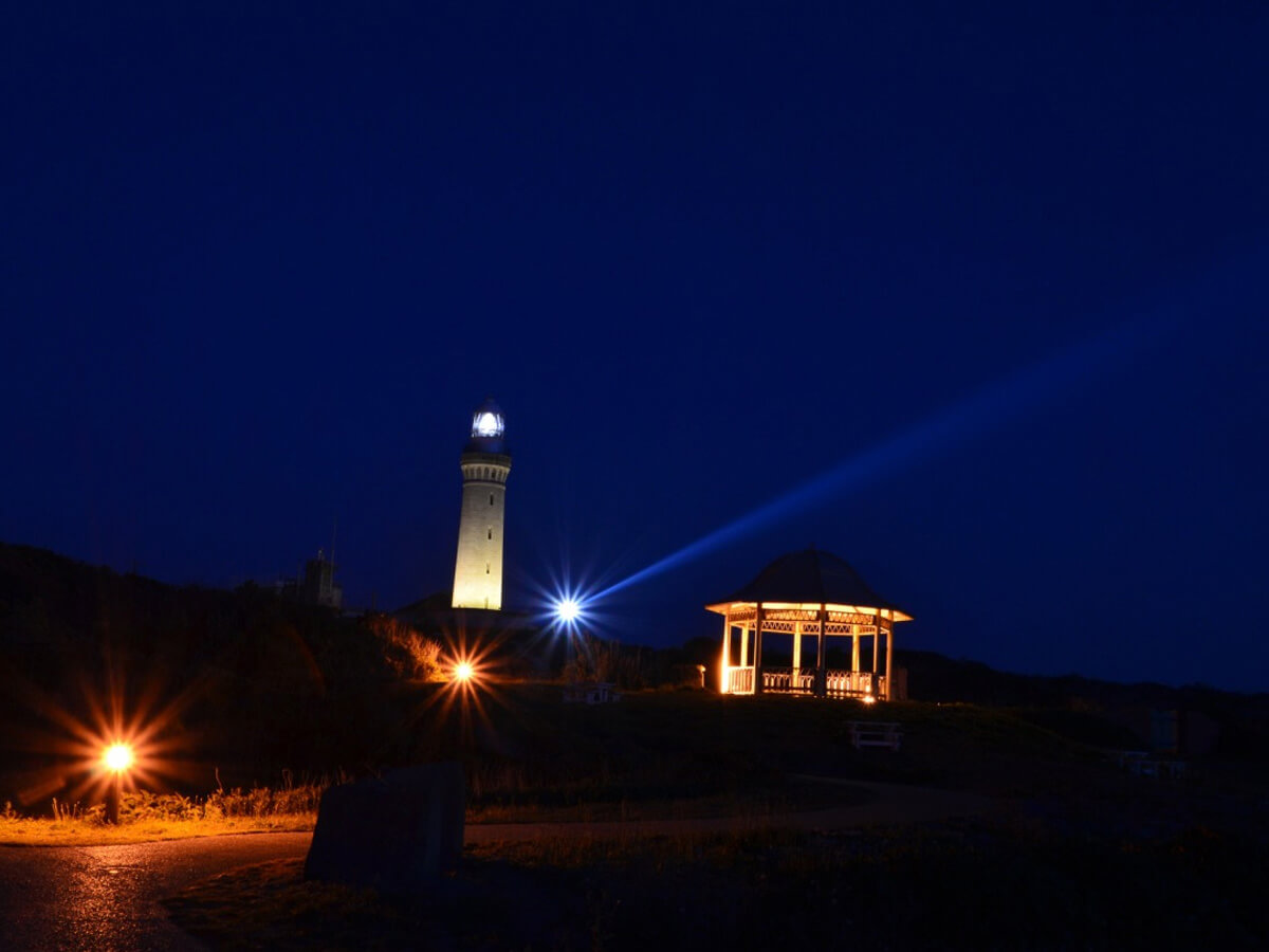 夜の角島灯台