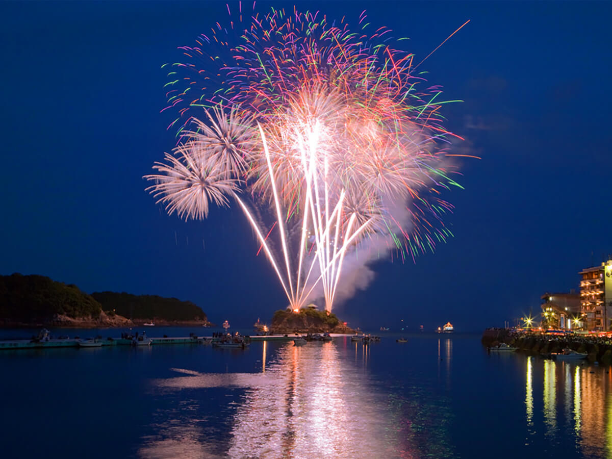 鞆の浦　弁天島花火大会
