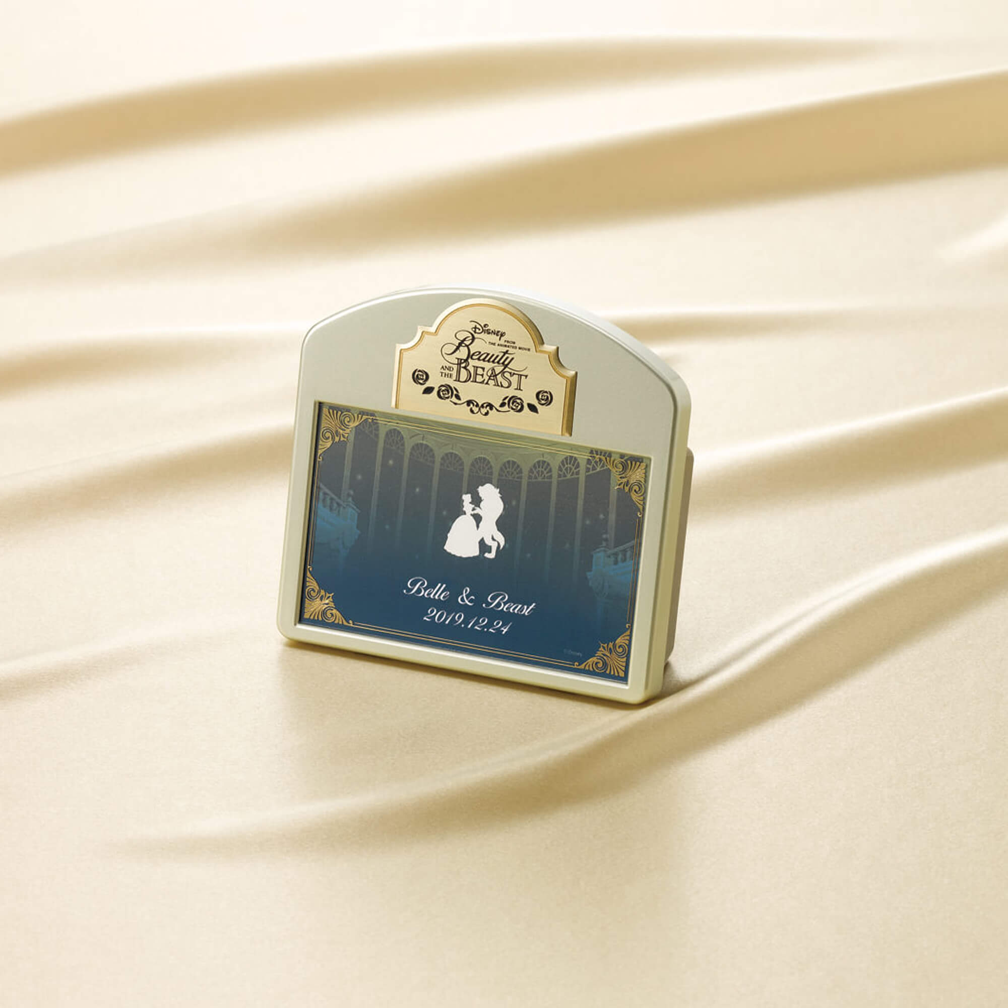婚約指輪エンゲージリングEngagementringと結婚指輪マリッジリングMarriageringのセットリングSetringのDisneyBeautyANDTHEBEASTディズニービューティーアンドザビーストの美女と野獣のブライダルコレクションのBe Attractedのビー・アトラクテッドのオルコールフレーム