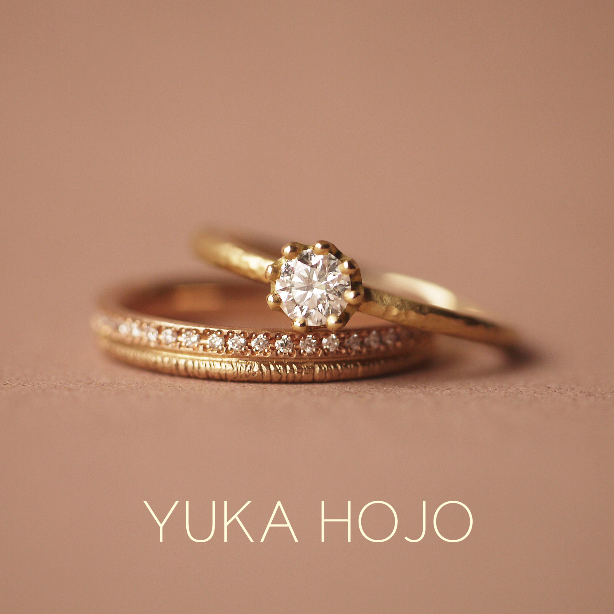 YUKA HOJOユカホウジョウの婚約指輪でエンゲージリングのCapriカプリと結婚指輪でマリッジリングのPathパス