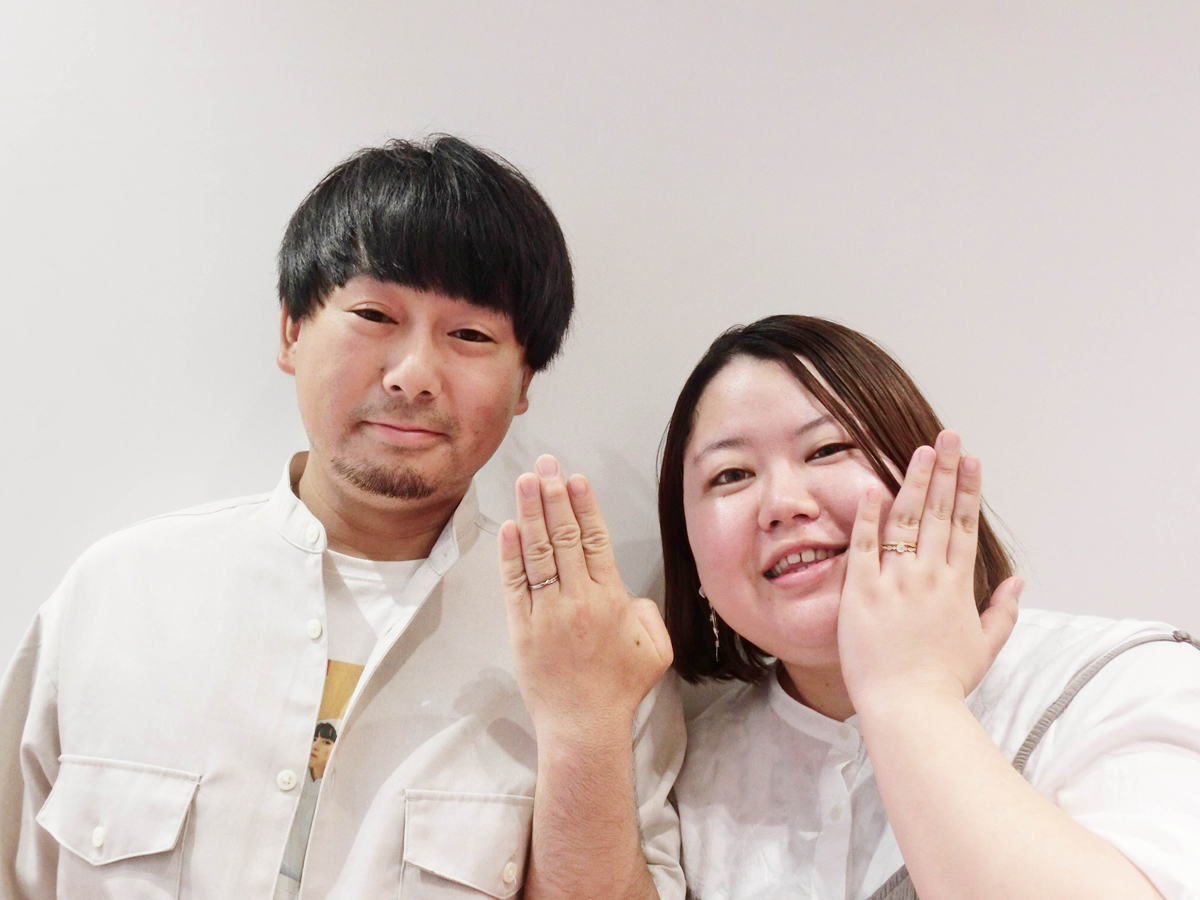 広島県広島市のヴァニラ広島店で婚約指輪エンゲージリングと結婚指輪マリッジリングをご購入いただいたお客様