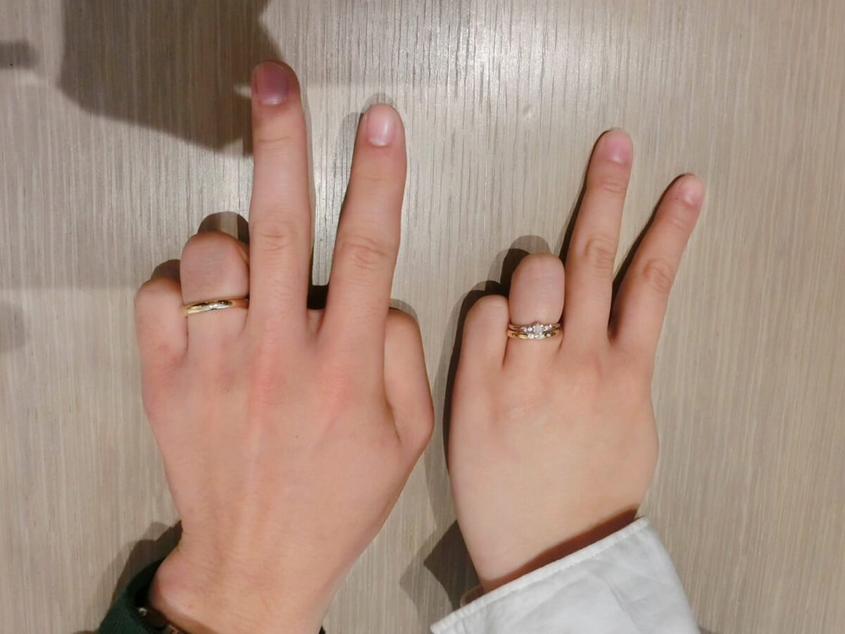 広島県広島市のセレクトジュエリーショップヴァニラ広島店で婚約指輪でエンゲージリングと結婚指輪でマリッジリングをご購入されたカップル