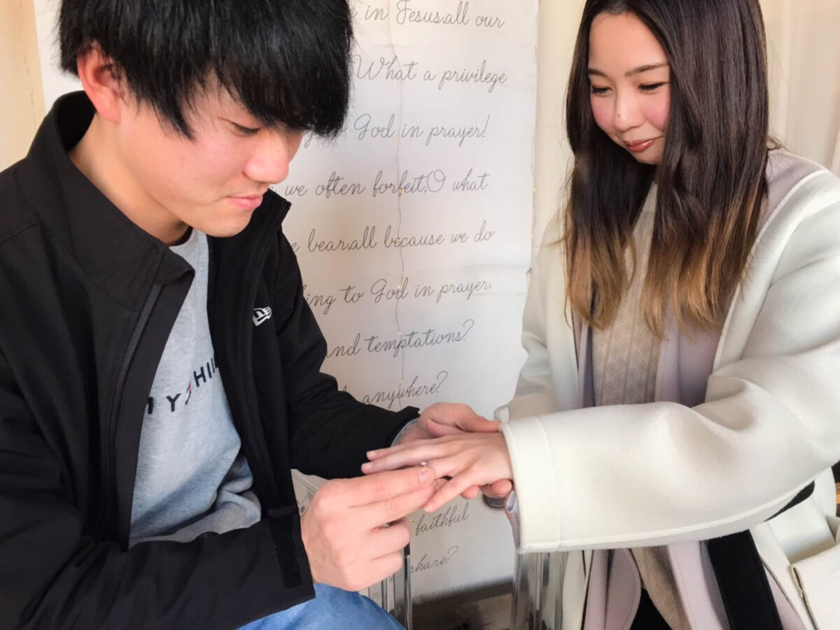 広島県福山市のセレクトジュエリーショップVANillAヴァニラでサプライズプロポーズで婚約指輪を贈られたR様とA様
