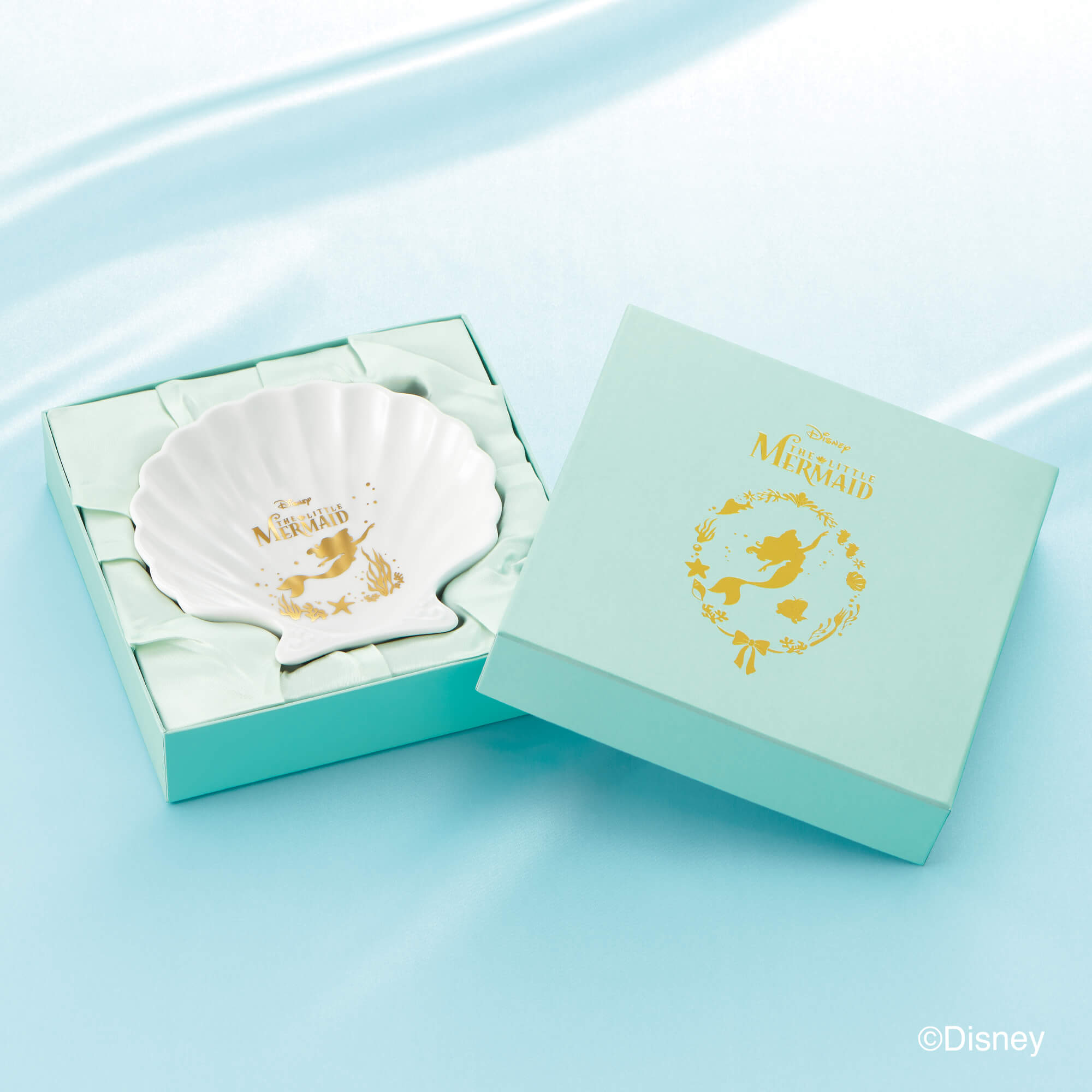 DisneyTHELITTLEMERMAIDディズニーリトルマーメイドの婚約指輪エンゲージリングEngagementringと結婚指輪マリッジリングMarriageringのセットリングSetringのジュエリートレイ