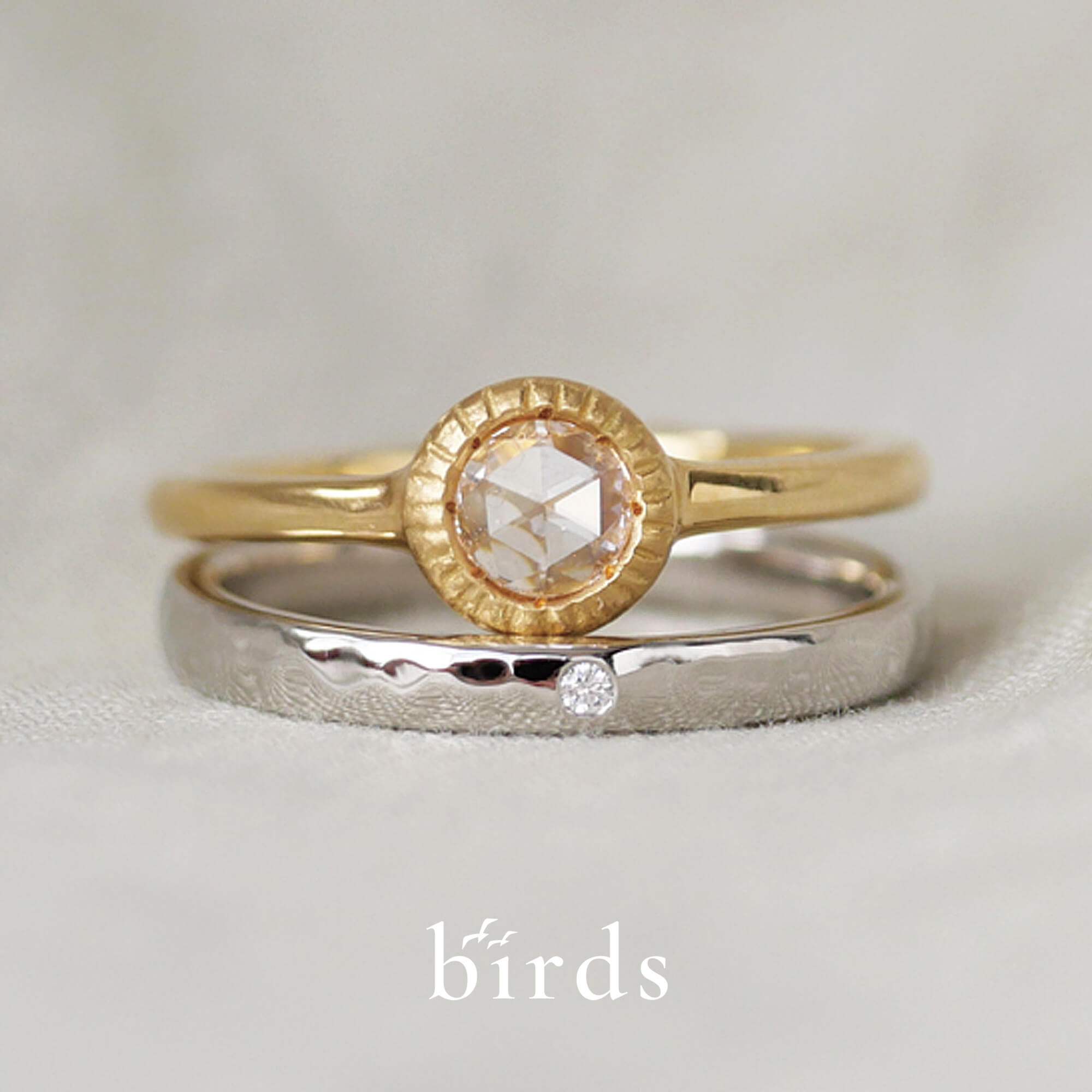 birdsバーズの婚約指輪エンゲージリングEngagementringと結婚指輪マリッジリングMarriageringとセットリングSetringのjourneyジャーニーとparticleパーティクル