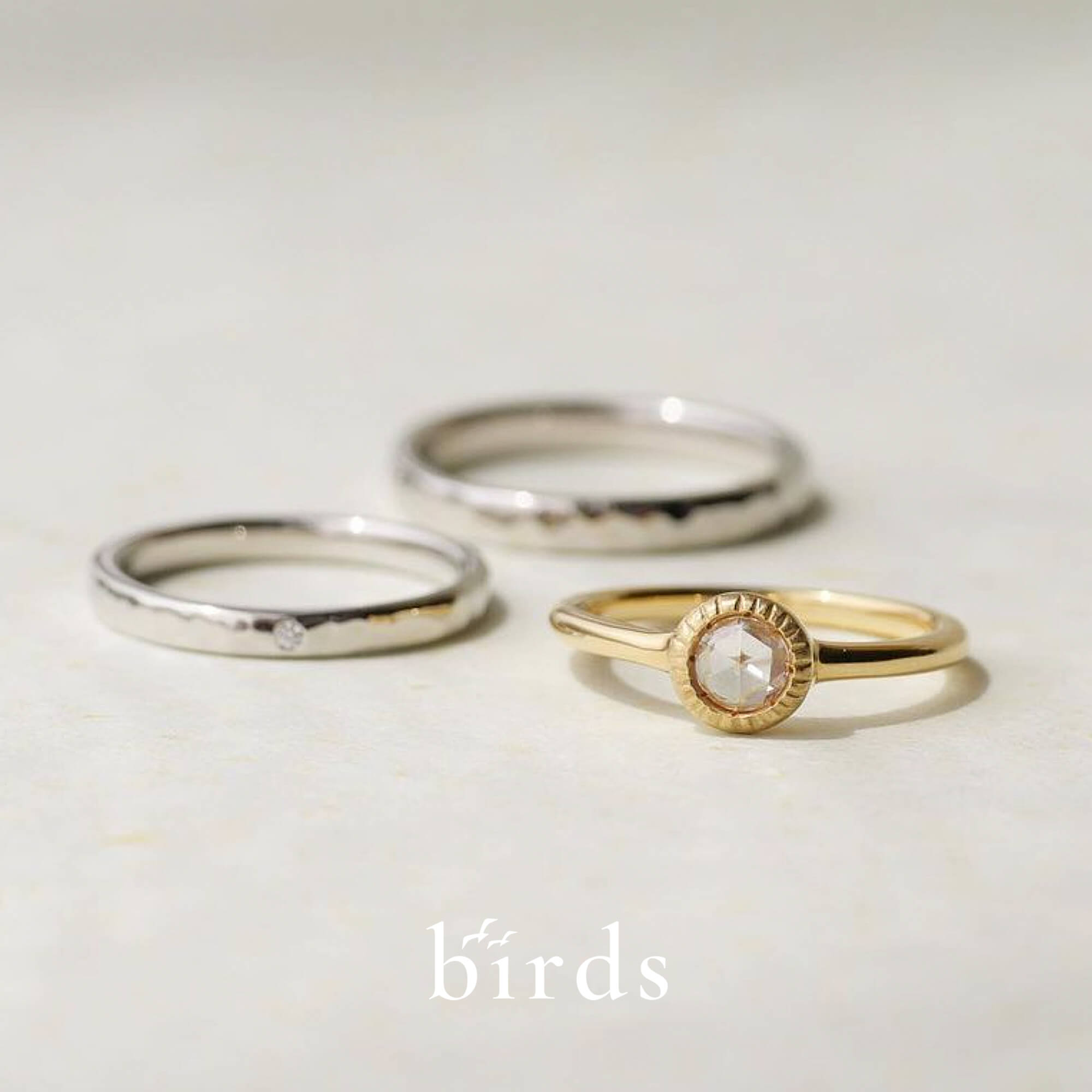 birdsバーズの婚約指輪エンゲージリングEngagementringと結婚指輪マリッジリングMarriageringとセットリングSetringのjourneyジャーニーとparticleパーティクル