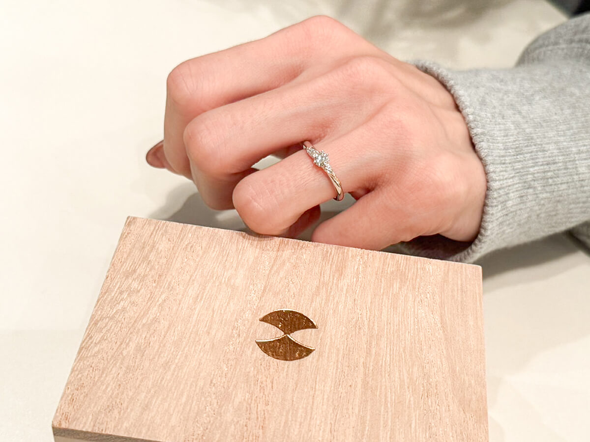 広島県広島市と福山市の婚約指輪と結婚指輪のセレクトジュエリーショップで婚約指輪をご購入されたお客様